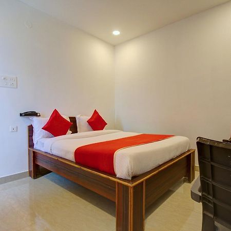 Oyo 11670 Hotel Vishnu Priya Residency Haydarabad Dış mekan fotoğraf