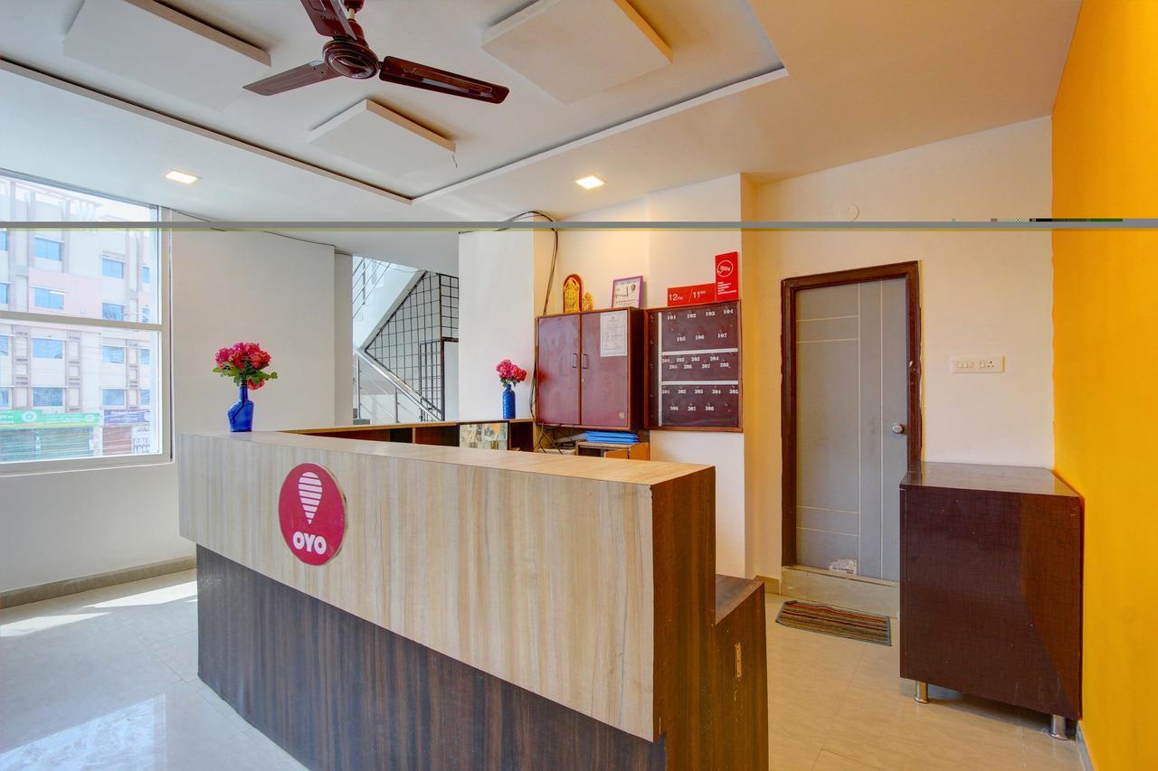 Oyo 11670 Hotel Vishnu Priya Residency Haydarabad Dış mekan fotoğraf