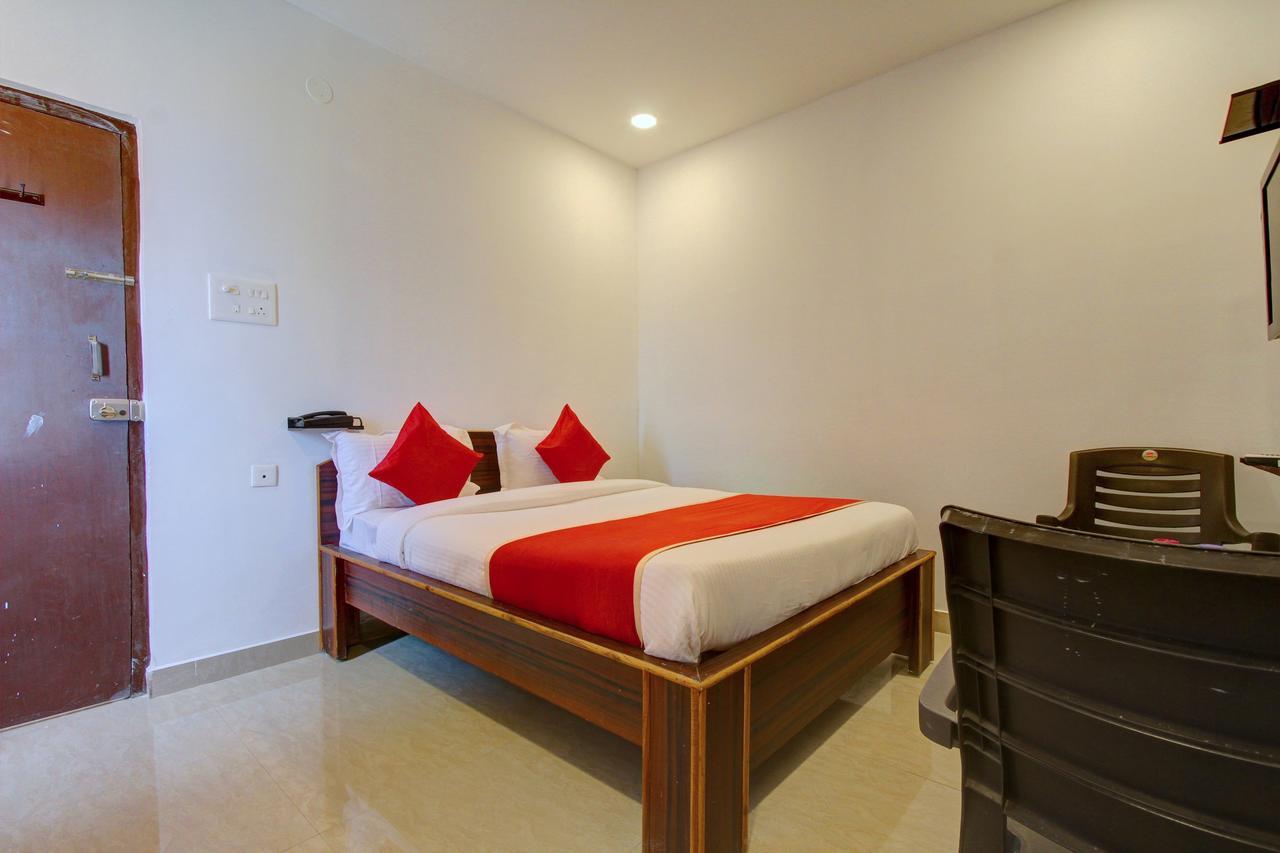 Oyo 11670 Hotel Vishnu Priya Residency Haydarabad Dış mekan fotoğraf