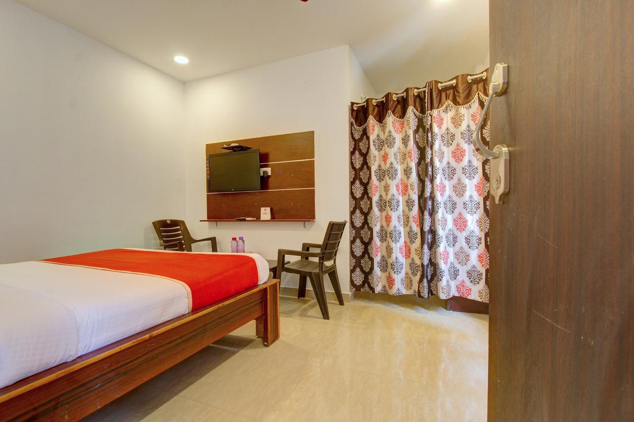Oyo 11670 Hotel Vishnu Priya Residency Haydarabad Dış mekan fotoğraf