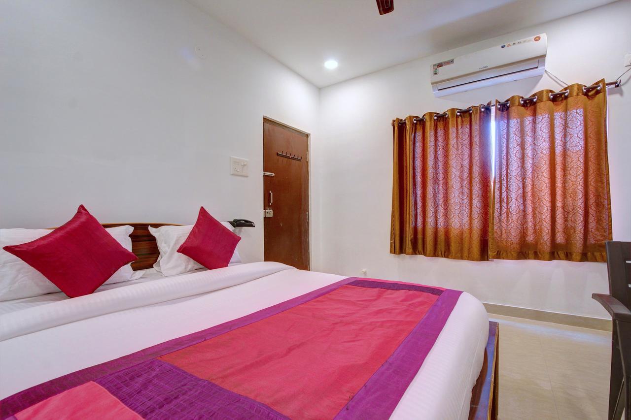 Oyo 11670 Hotel Vishnu Priya Residency Haydarabad Dış mekan fotoğraf