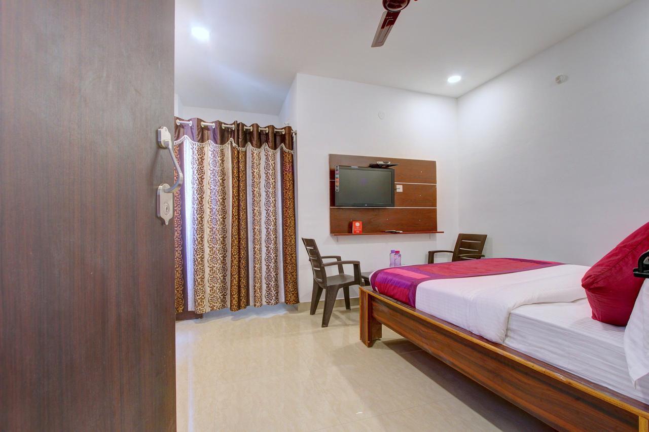 Oyo 11670 Hotel Vishnu Priya Residency Haydarabad Dış mekan fotoğraf