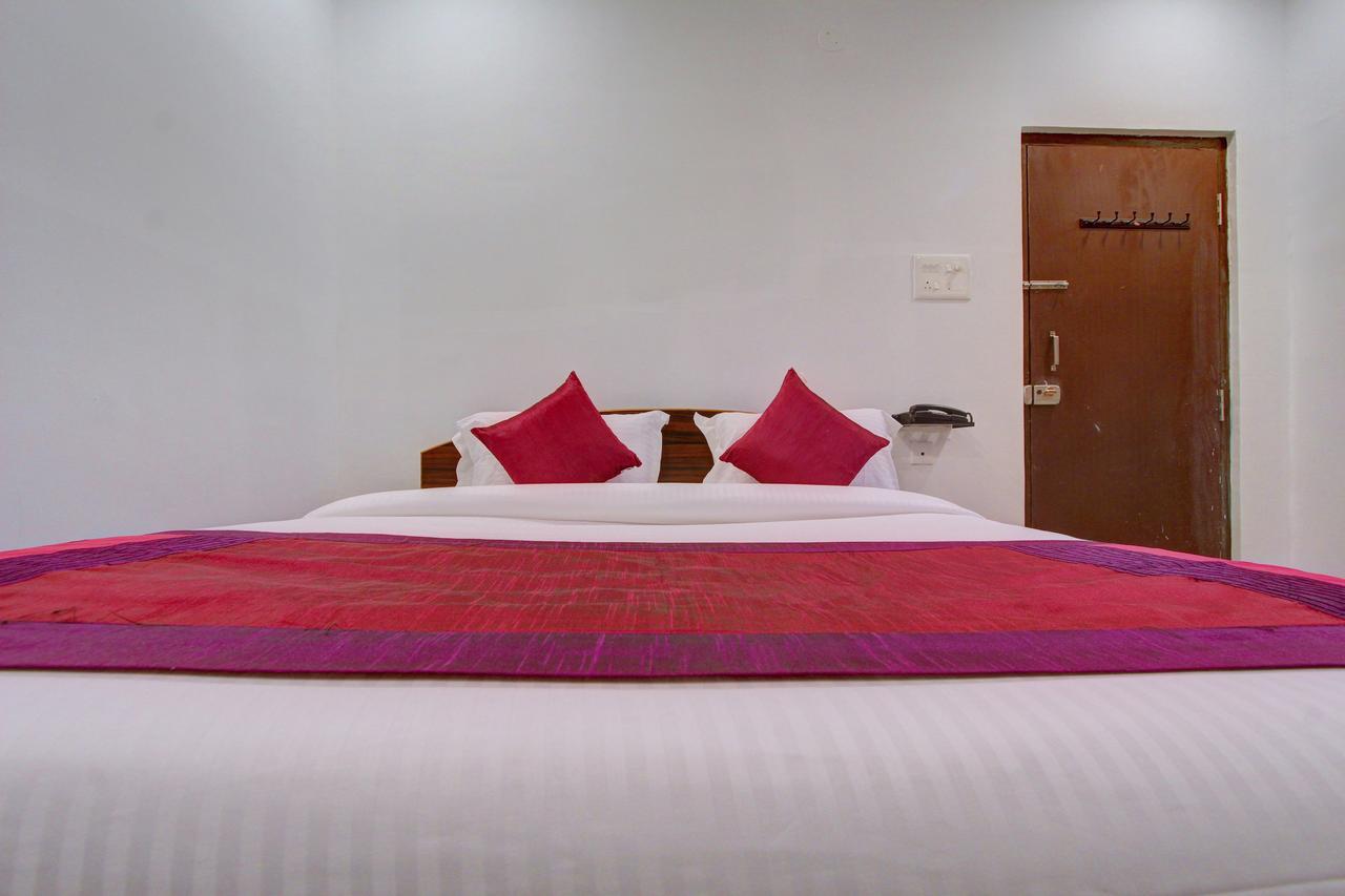 Oyo 11670 Hotel Vishnu Priya Residency Haydarabad Dış mekan fotoğraf