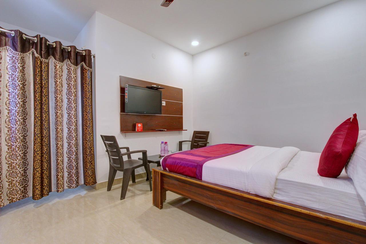Oyo 11670 Hotel Vishnu Priya Residency Haydarabad Dış mekan fotoğraf