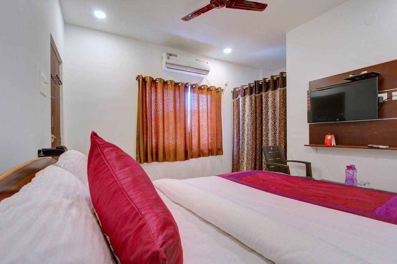 Oyo 11670 Hotel Vishnu Priya Residency Haydarabad Dış mekan fotoğraf