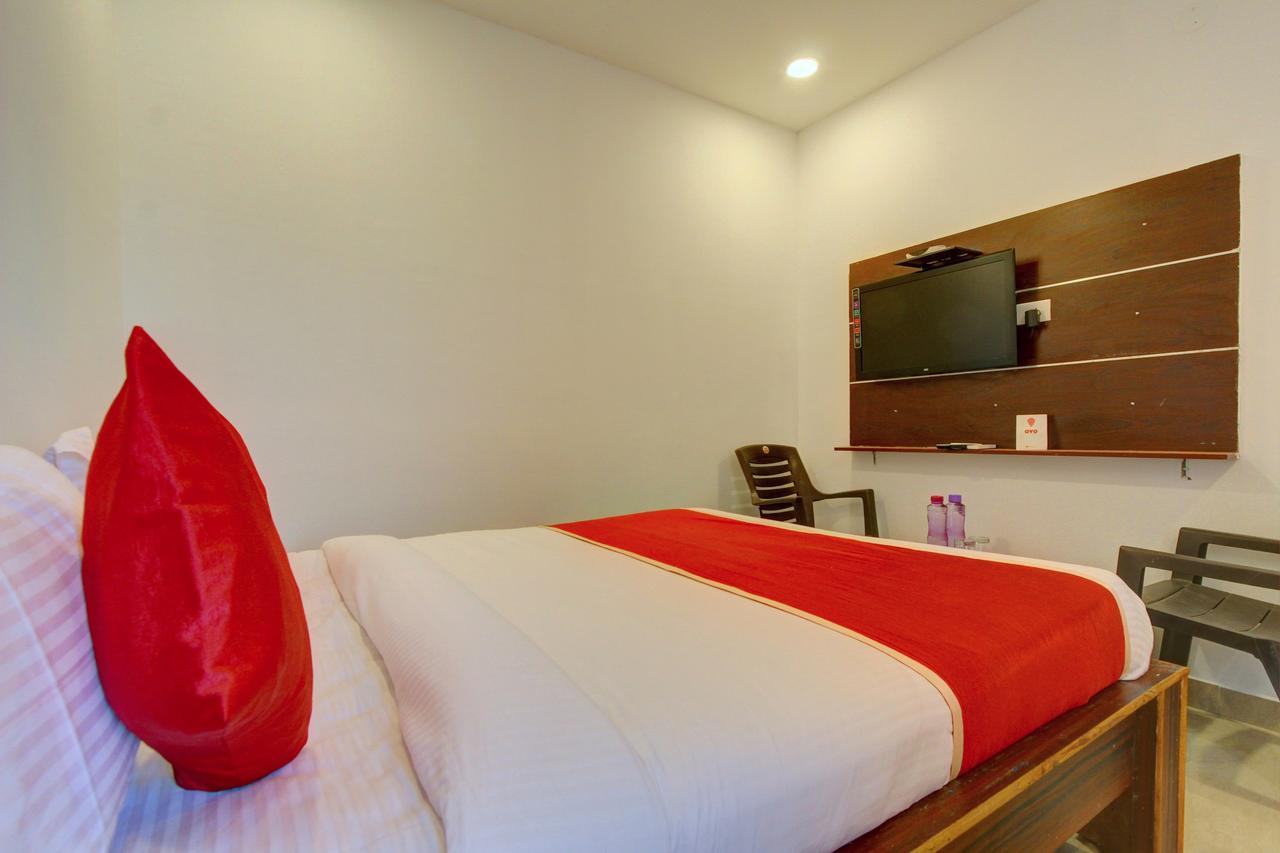 Oyo 11670 Hotel Vishnu Priya Residency Haydarabad Dış mekan fotoğraf