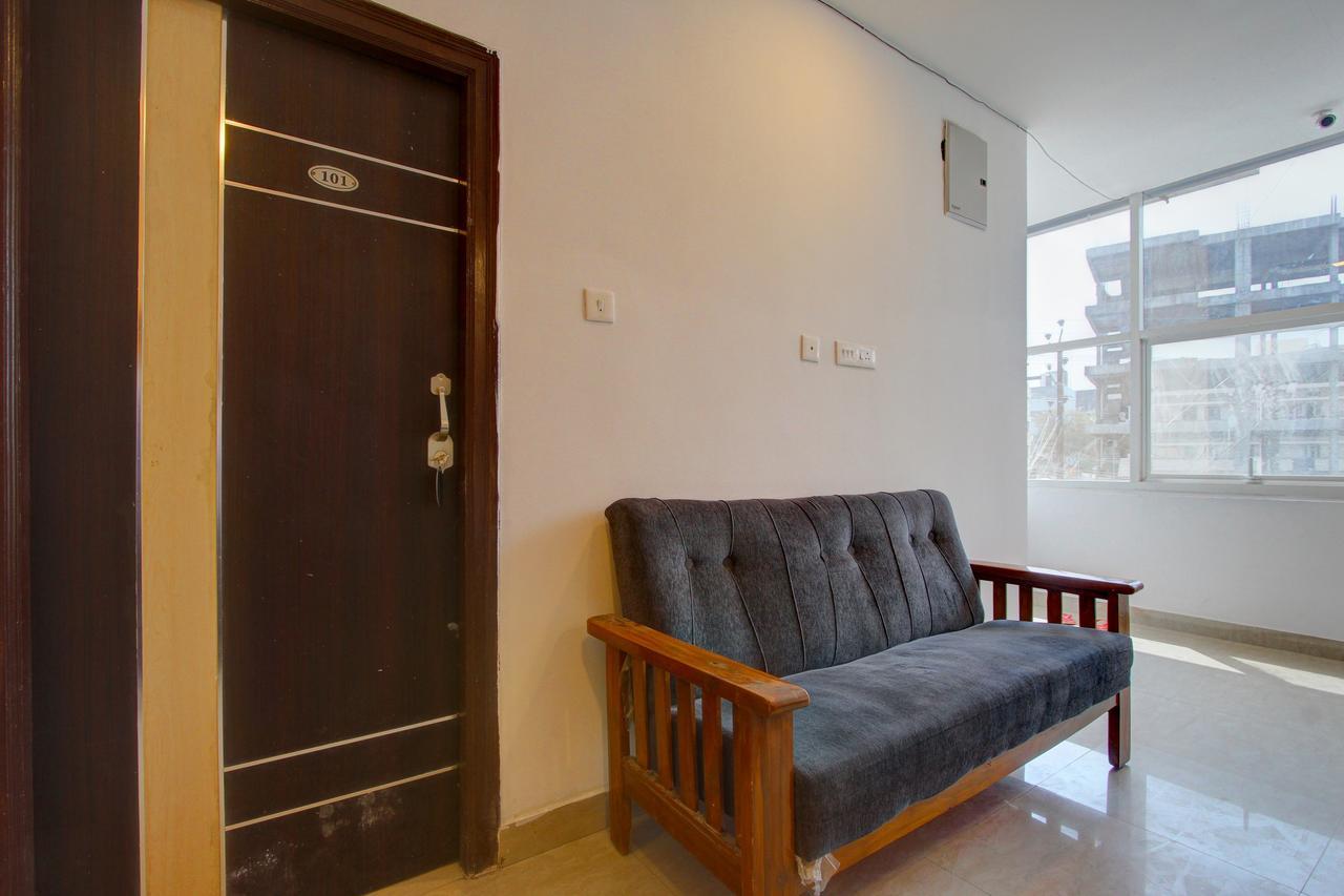 Oyo 11670 Hotel Vishnu Priya Residency Haydarabad Dış mekan fotoğraf